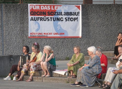 Rüstung macht uns arm