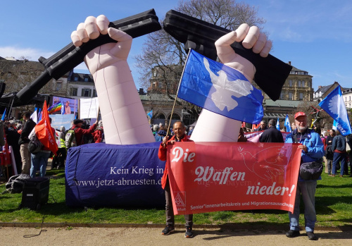 Die Waffen nieder!