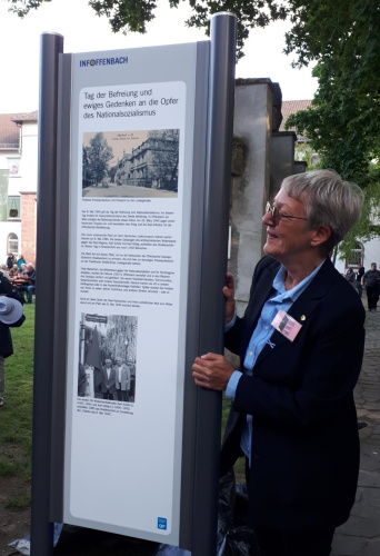 Barbara Leissing enthült die Infotafel