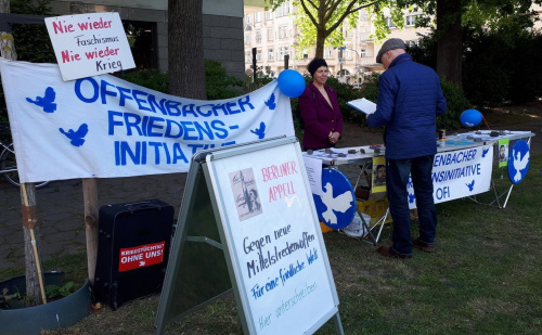 Infostand der Offenbacher Friedensinitiative