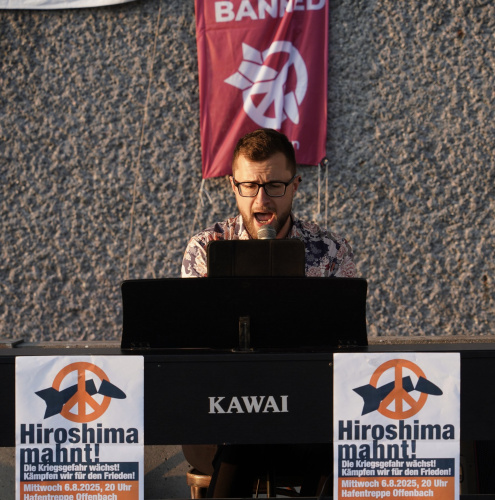 Richard Steinert singt